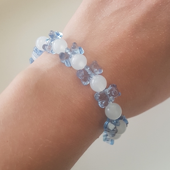 🐻🍬 Blue Gummy Bear Glow Bracelet - Picture 6 of 6